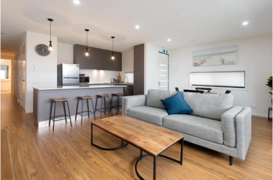 Captains Cove Ground Floor Luxury Apartments Пейнсвилл Экстерьер фото