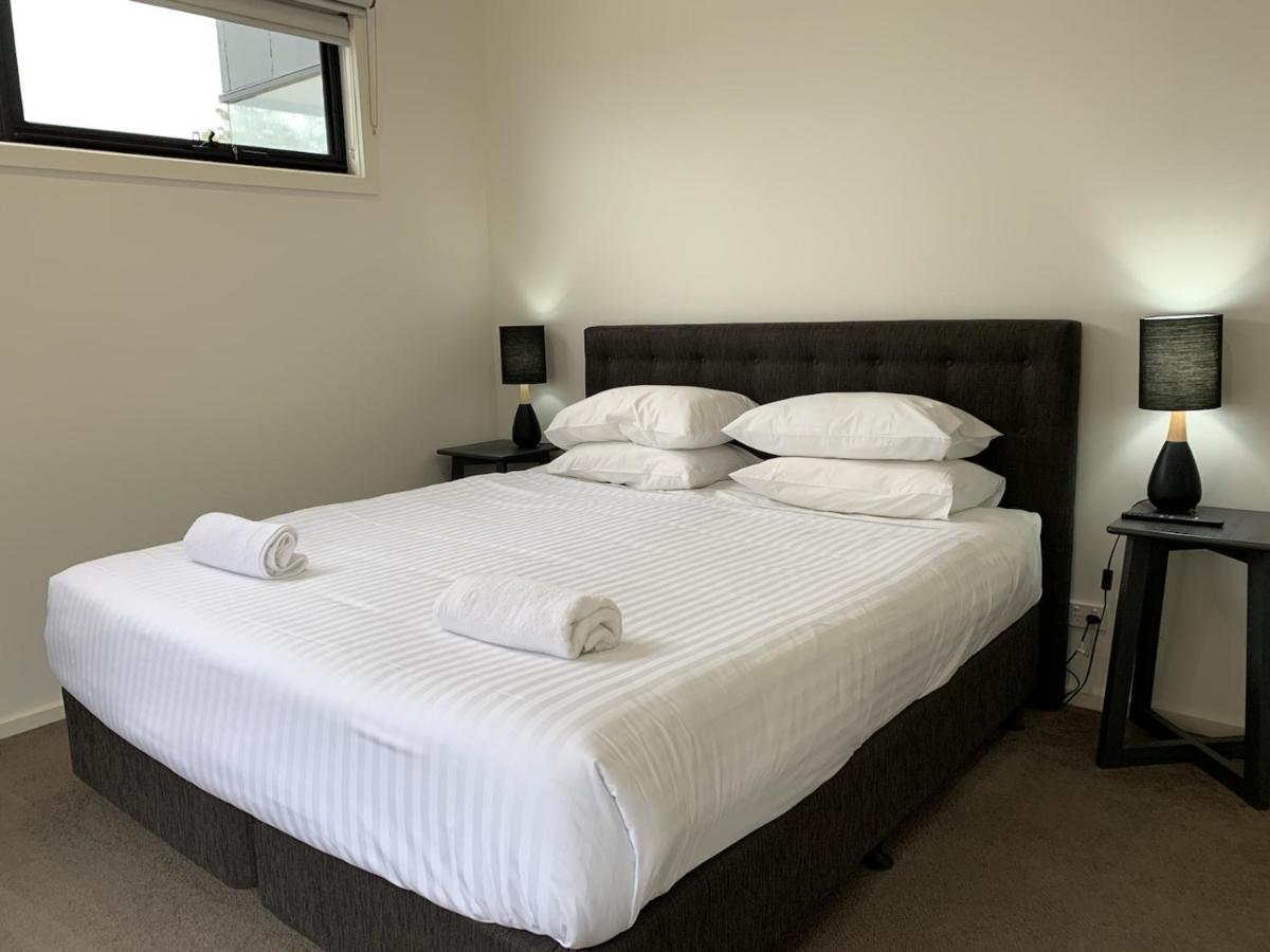 Captains Cove Ground Floor Luxury Apartments Пейнсвилл Экстерьер фото
