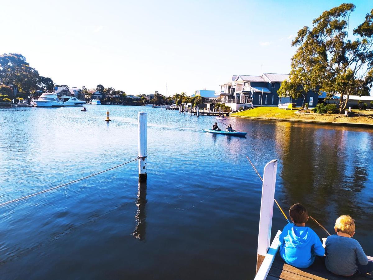 Captains Cove Ground Floor Luxury Apartments Пейнсвилл Экстерьер фото